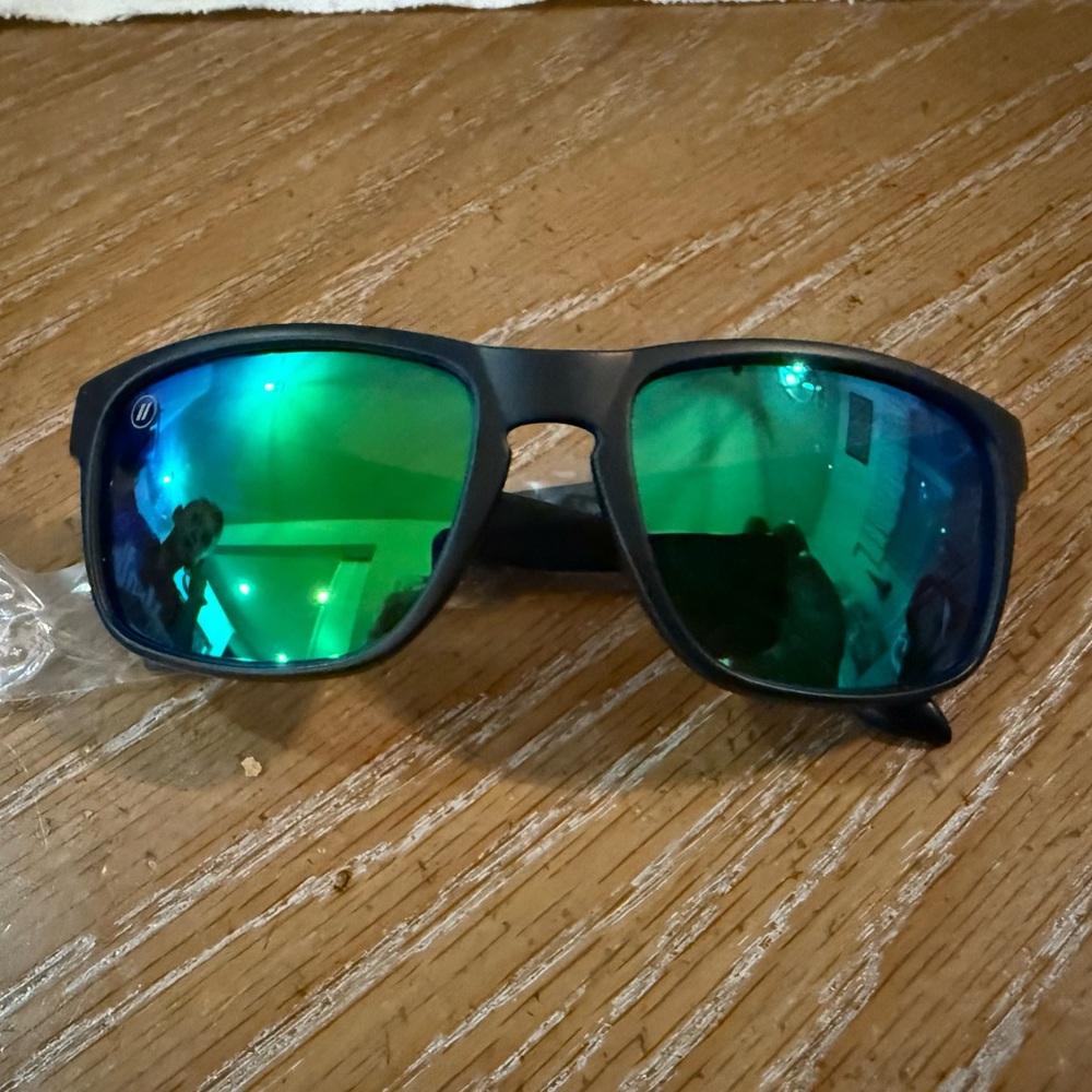 Blenders Eyewear Canyon sunglasses *New in box